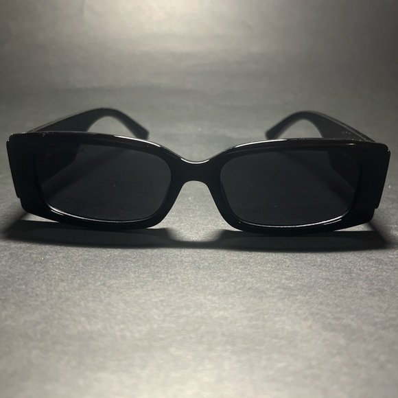 Black Balenciaga sunglasses - Picture 1 of 4